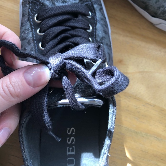 Guess grey cheetah print shoes - Picture 4 of 14